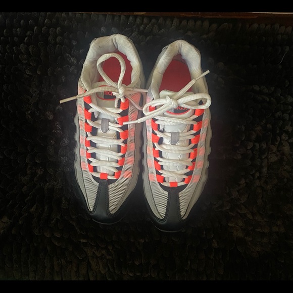 Sneakers - Picture 4 of 6